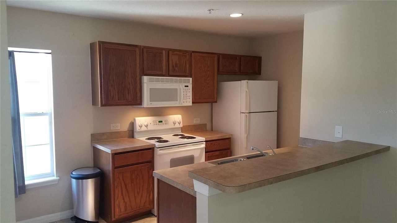 2146 Shaw Ln - Photo 3 of 9