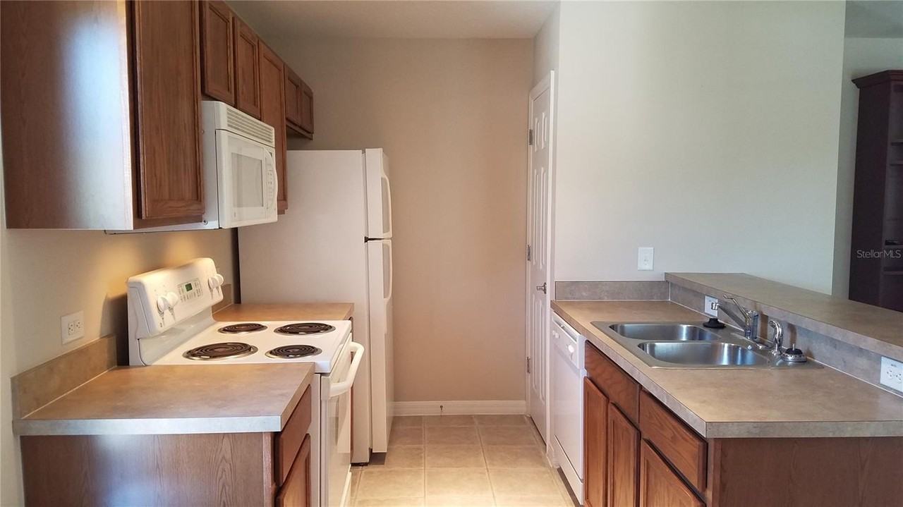 2146 Shaw Ln - Photo 4 of 9