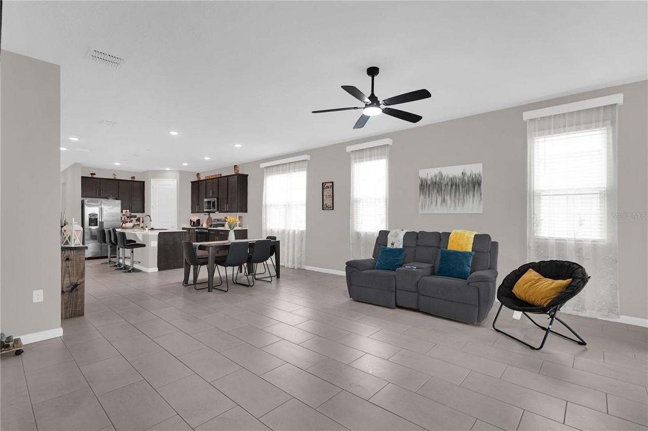 836 Griffon Ave - Photo 6 of 35