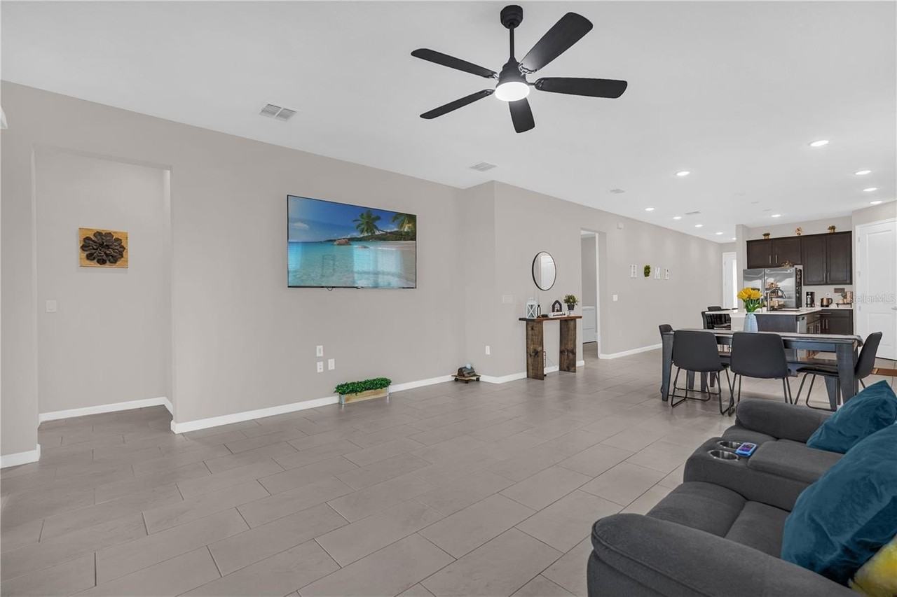 836 Griffon Ave - Photo 7 of 35