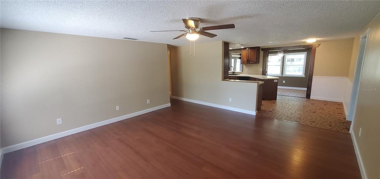 2848 E Mark Dr - Photo 2 of 22