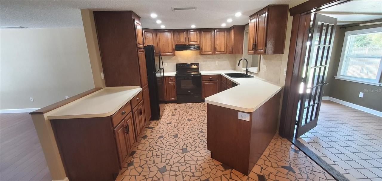 2848 E Mark Dr - Photo 4 of 22