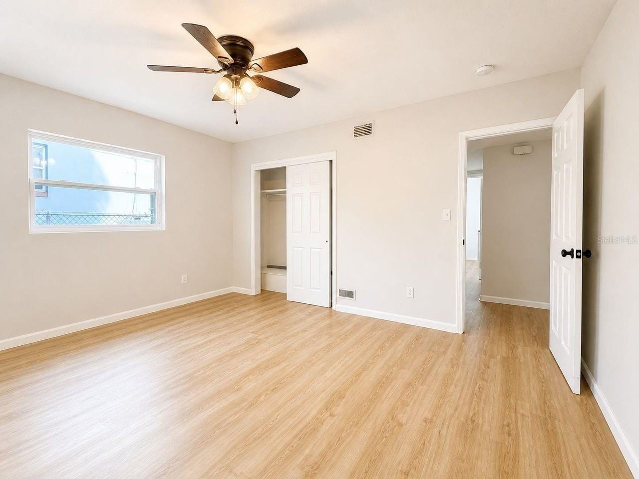1353 Lakeview Rd - Photo 6 of 15