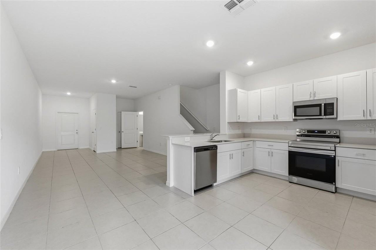 278 27th St Se - Photo 4 of 35
