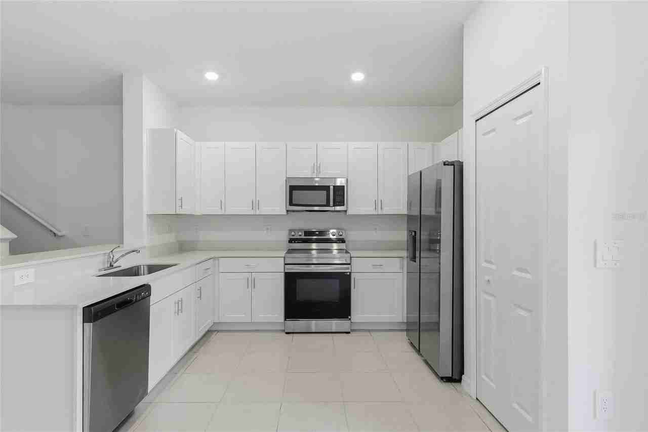 278 27th St Se - Photo 7 of 35