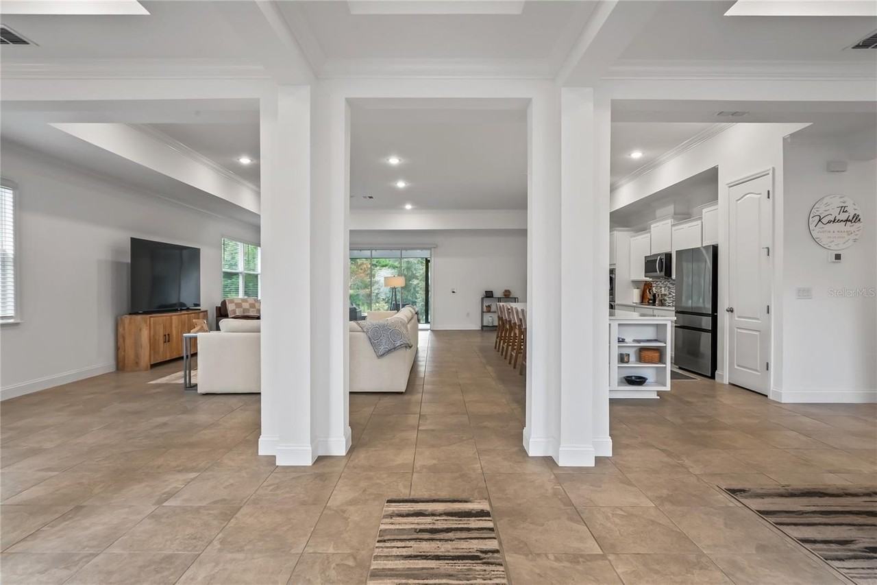 92 Grass St - Photo 4 of 50