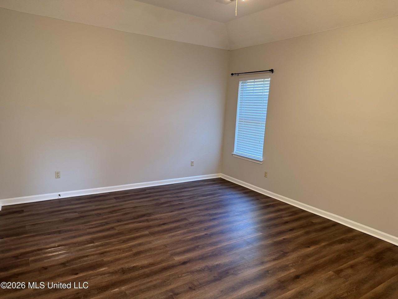 7255 Lucia Ln - Photo 3 of 8