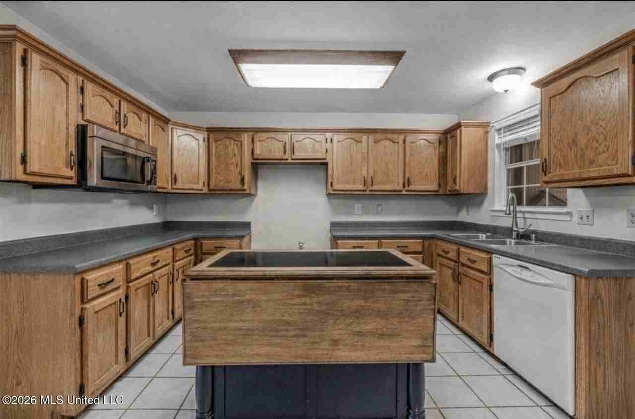 7255 Lucia Ln - Photo 4 of 8