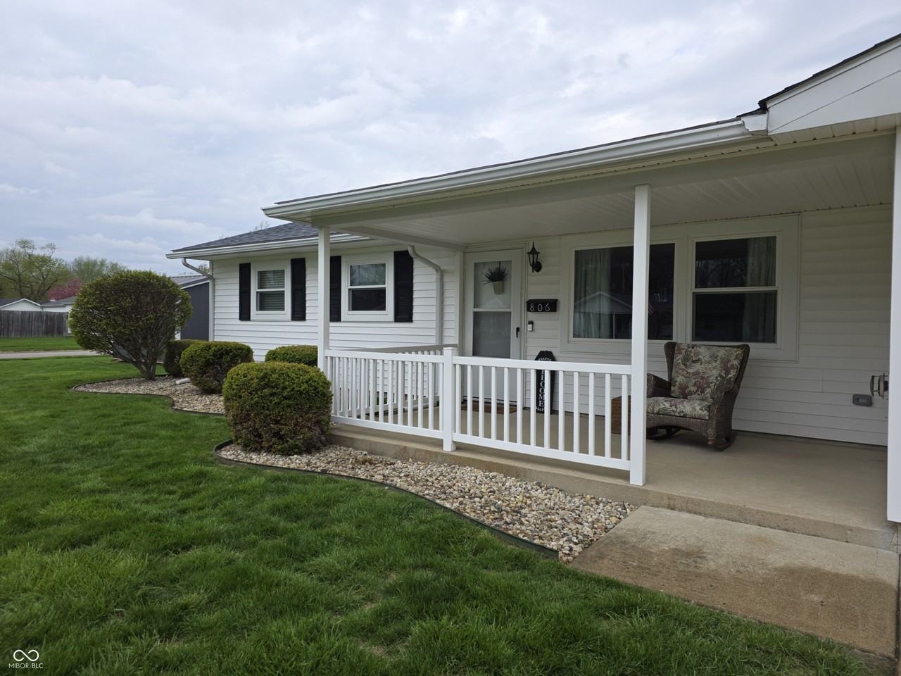 806 Harney Dr - Photo 2 of 20