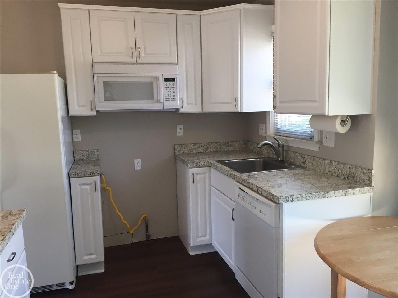 29266 Harding St - Photo 3 of 18