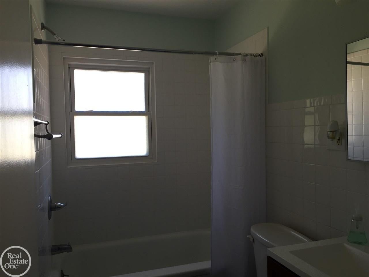 29266 Harding St - Photo 7 of 18