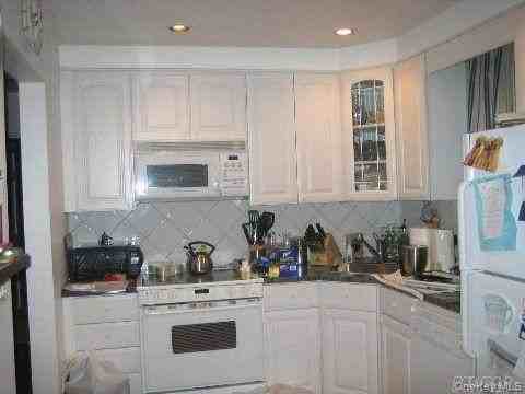 75 Searingtown Rd #1stFL - Photo 6 of 15