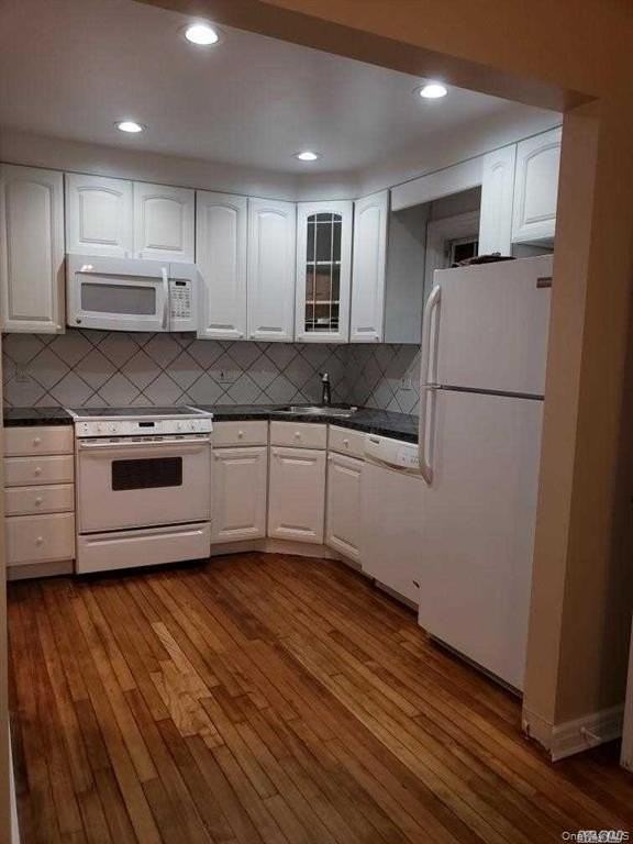 75 Searingtown Rd #1stFL - Photo 7 of 15