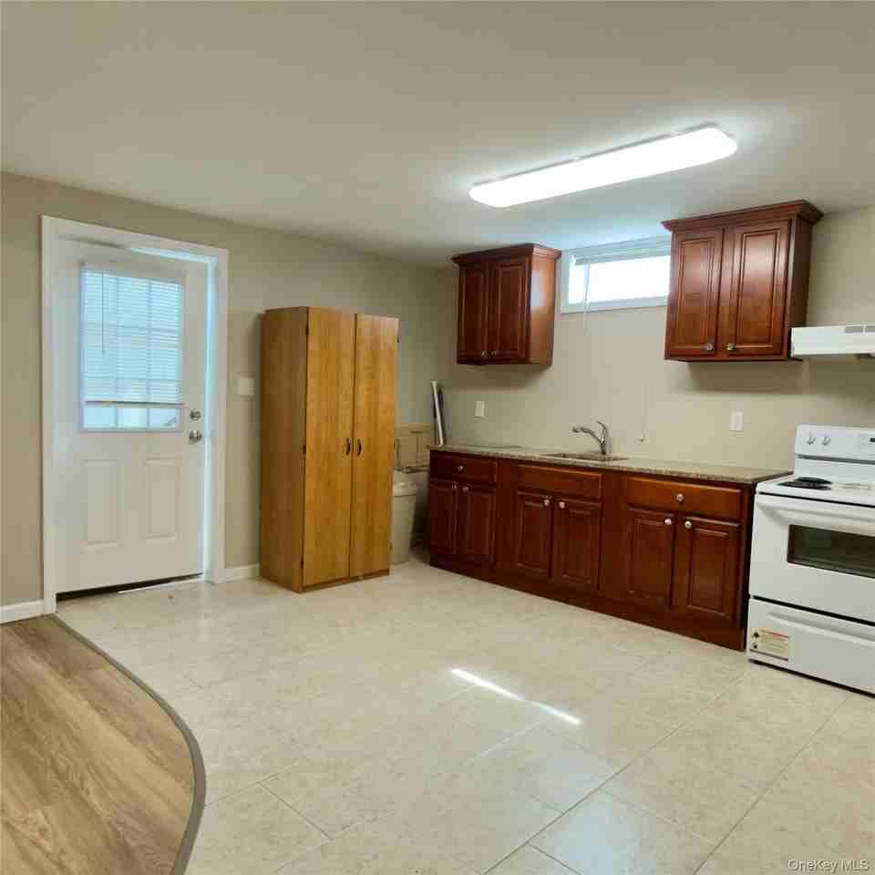 40 Market St - Photo 2 of 8