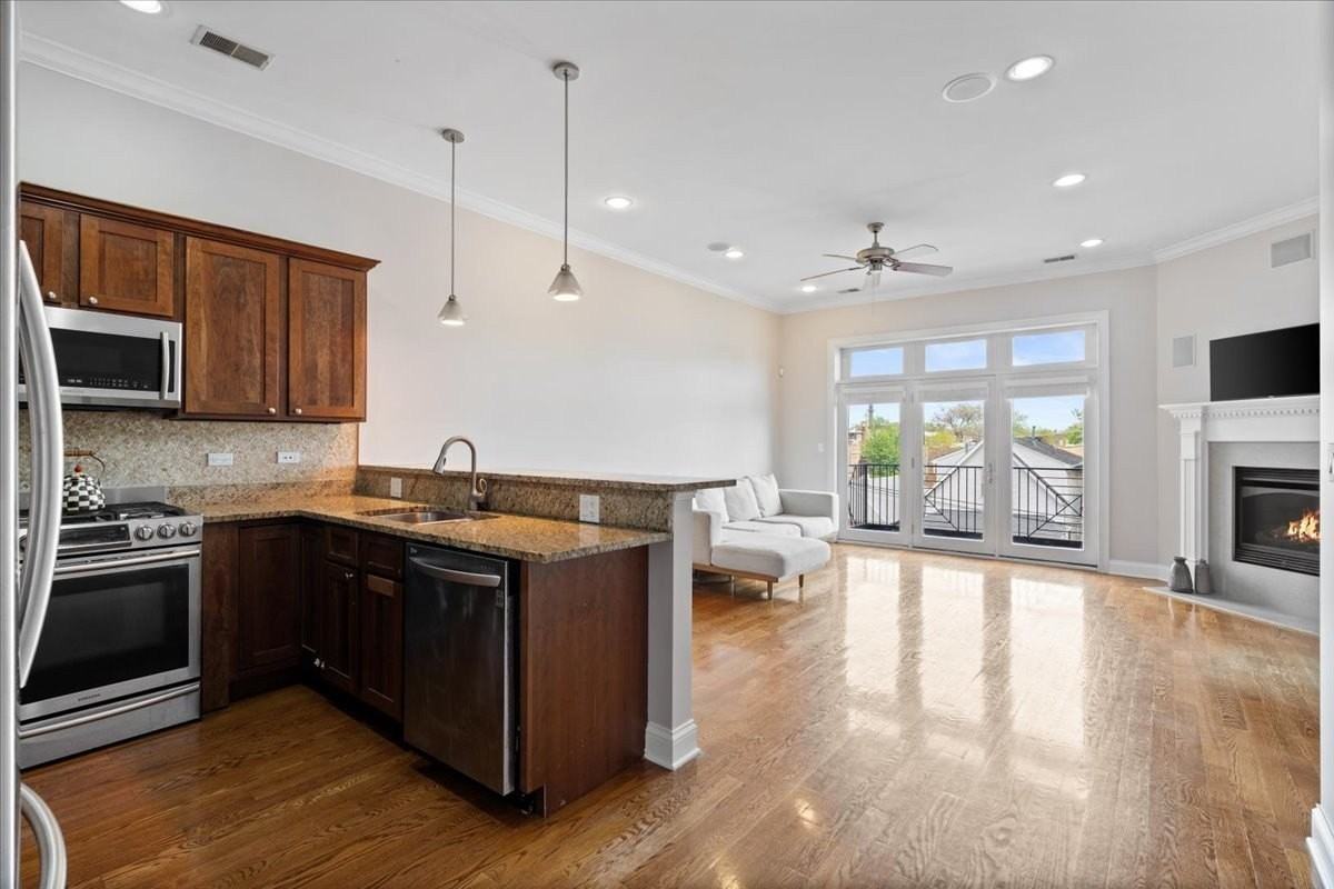 4141 N Kedzie Ave #306 - Photo 4 of 20