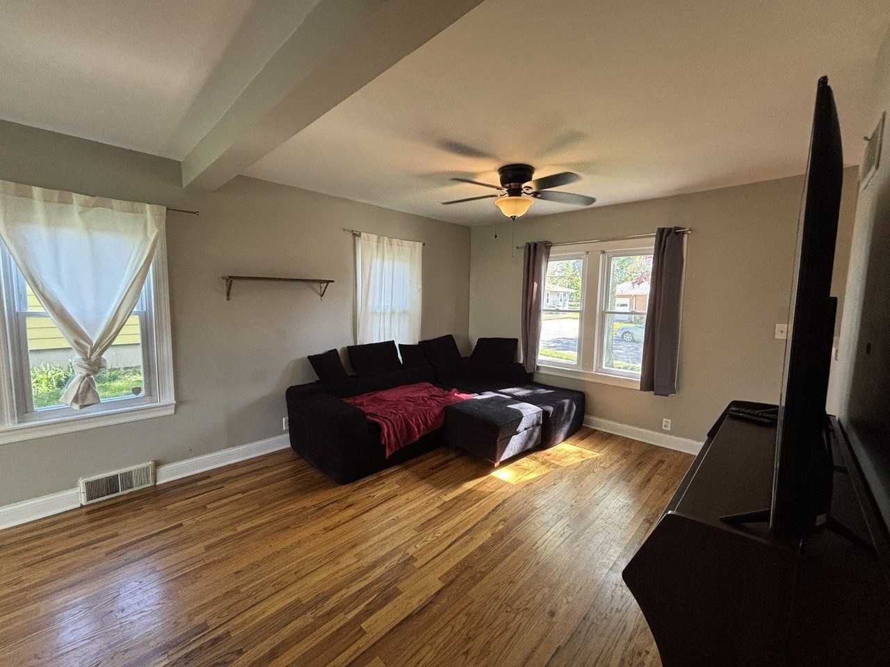 927 Townsend St - Photo 5 of 18