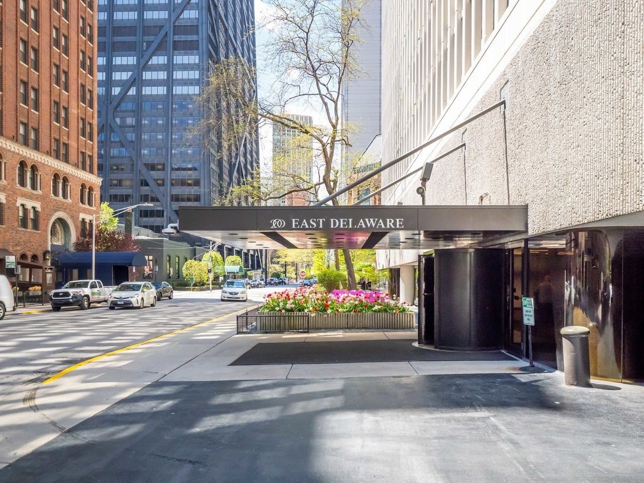200 E Delaware Pl #8-9C