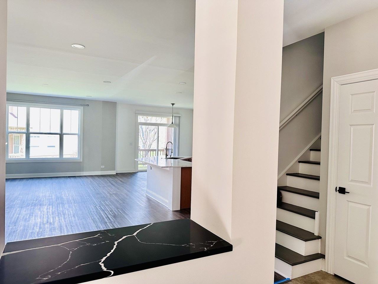 1875 Crenshaw Cir - Photo 4 of 34