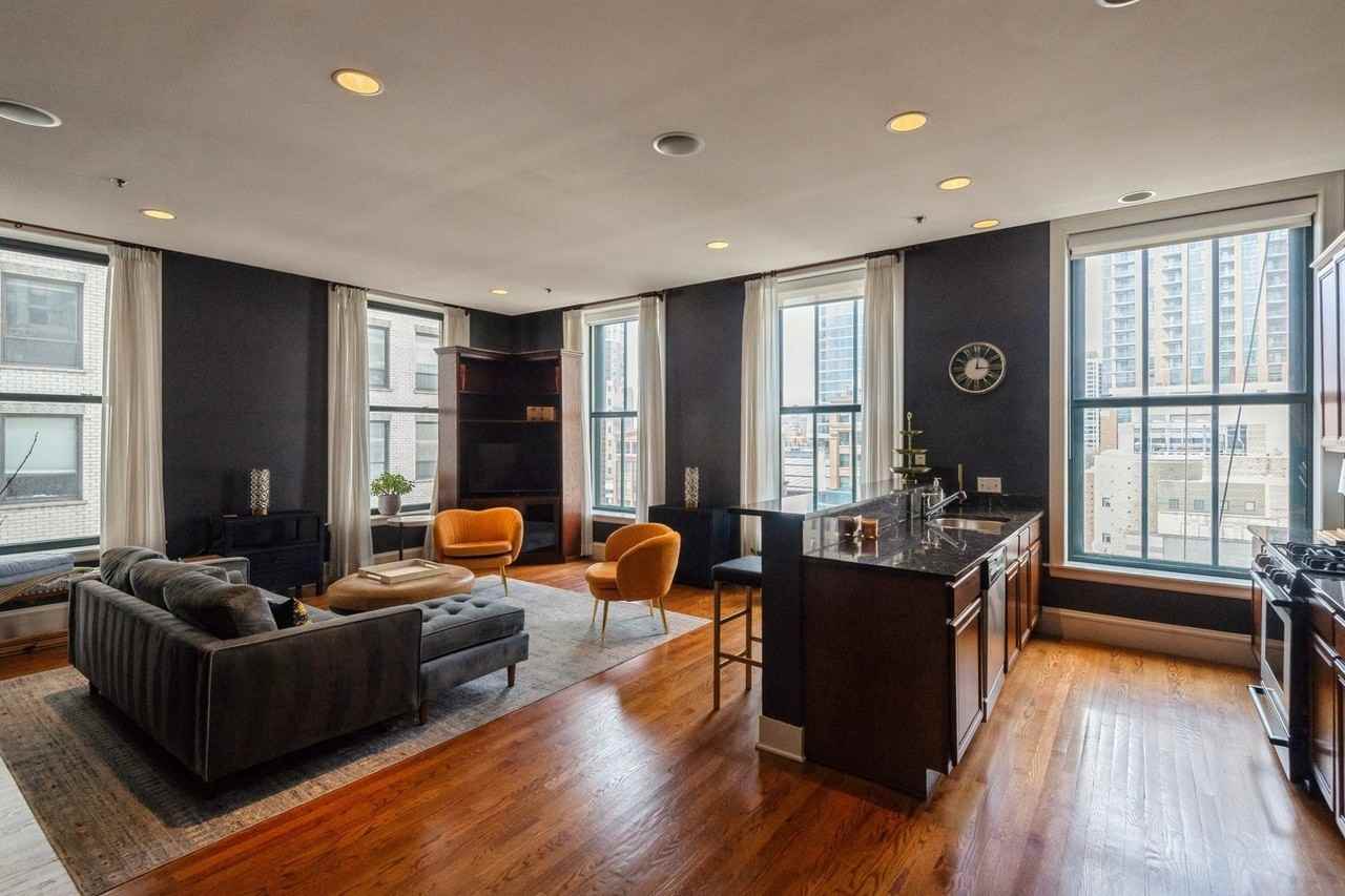 888 S Michigan Ave #603 - Photo 2 of 24