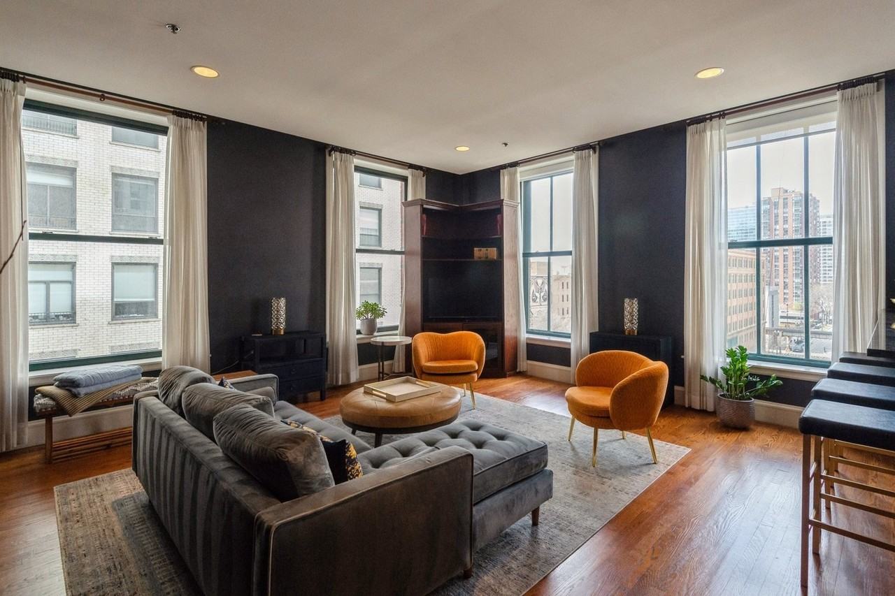 888 S Michigan Ave #603 - Photo 3 of 24