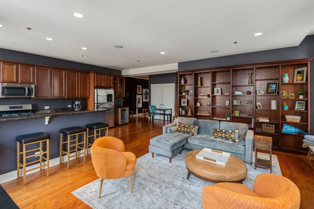 888 S Michigan Ave #603 - Photo 4 of 24