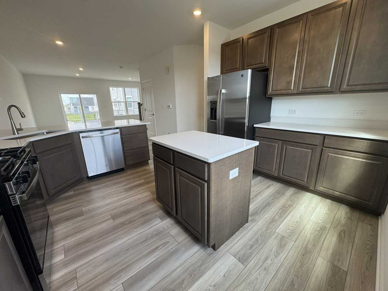 14955 S Mccarthy Cir #14955 - Photo 2 of 21