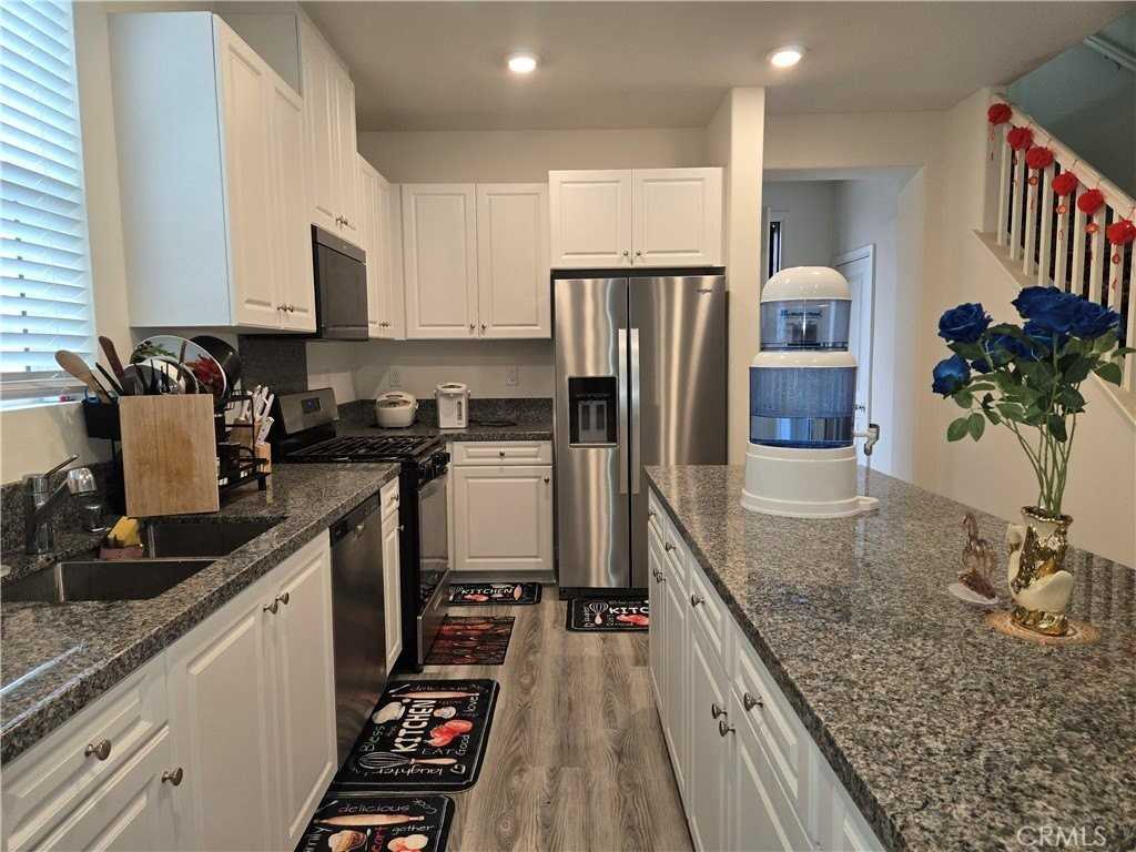 10281 Trickle Ln - Photo 2 of 17