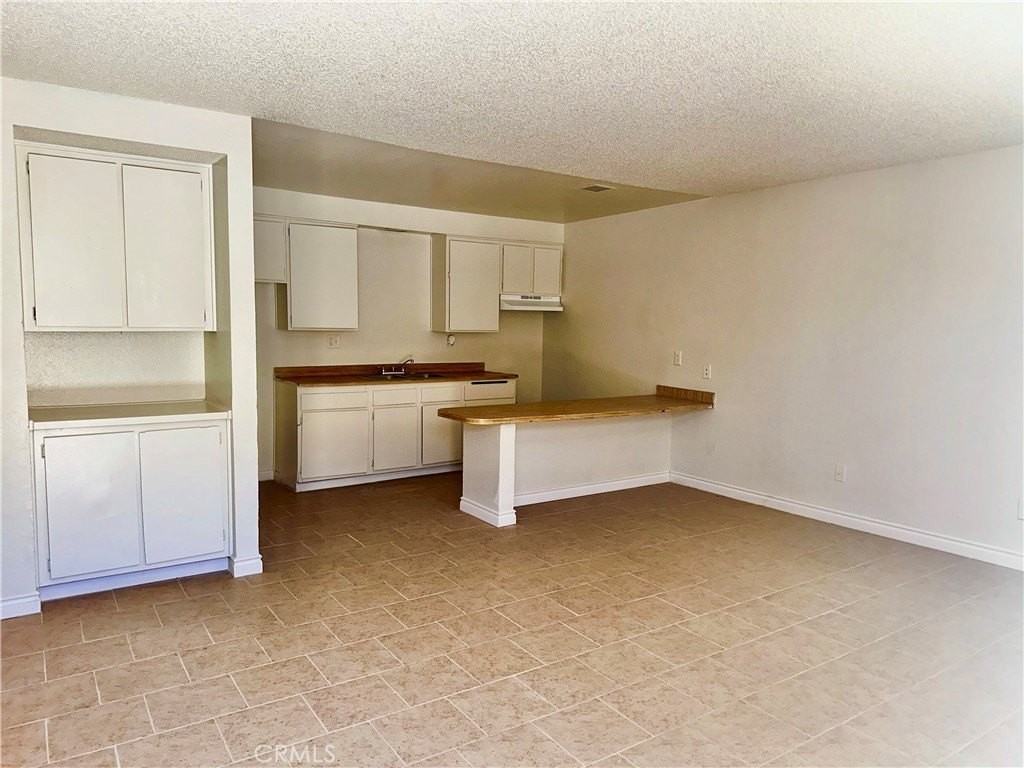 11661 White Ave - Photo 2 of 19