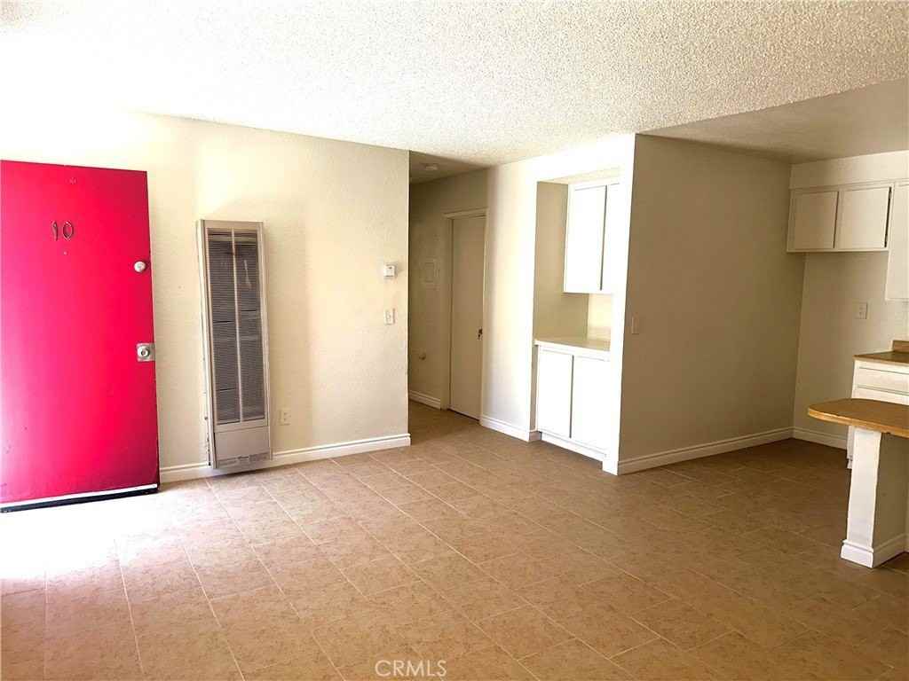 11661 White Ave - Photo 3 of 19