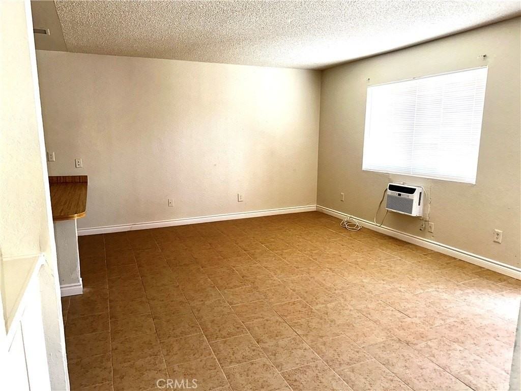 11661 White Ave - Photo 7 of 19
