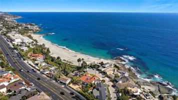 featured image of 4 Camel Point Dr
