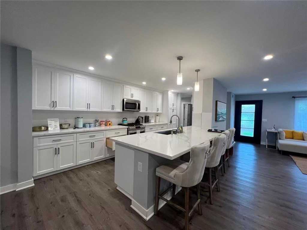 213 Steely - Photo 3 of 8