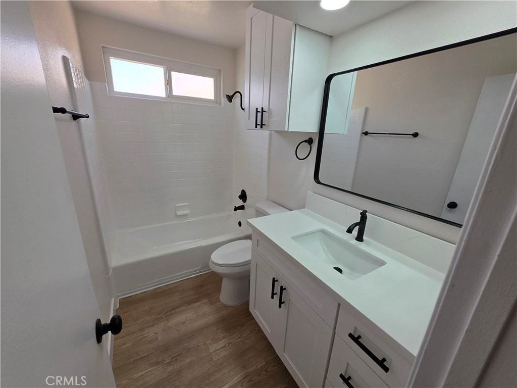 405 16th St #B - Photo 6 of 13