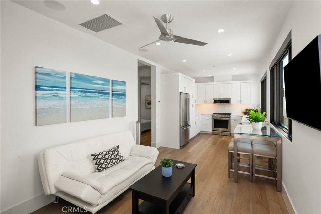 565 Fern St #B - Photo 4 of 20
