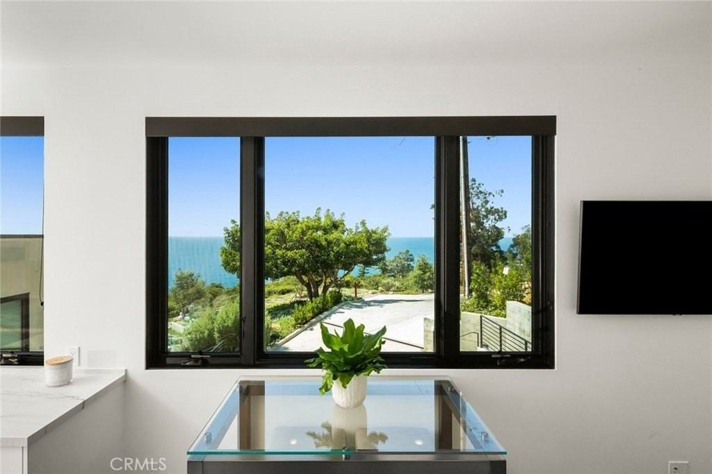 565 Fern St #B - Photo 5 of 20