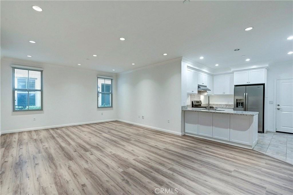 70 Kempton - Photo 4 of 34