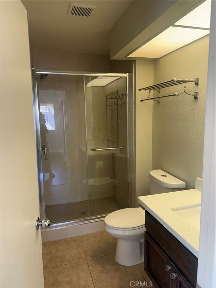 21897 Southgate - Photo 3 of 13