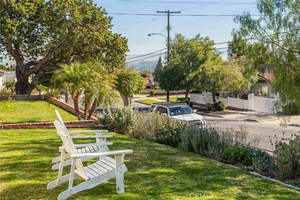 1812 W Santa Cruz St - Photo 6 of 21