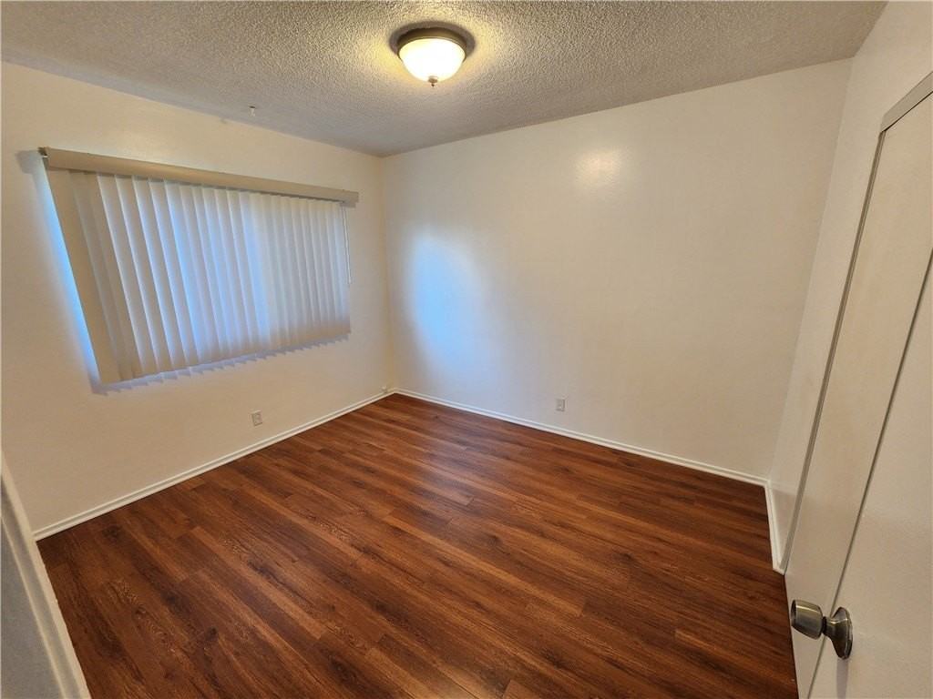 1808 10th St #6 - Photo 5 of 12