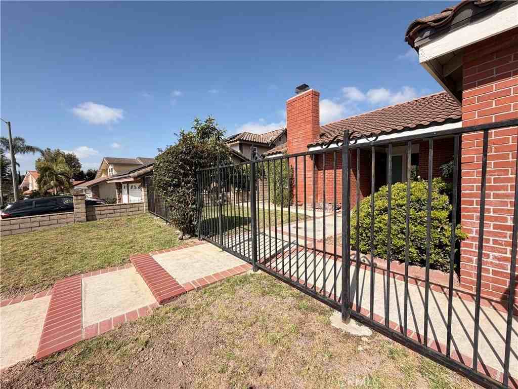 3259 Hawkwood Rd - Photo 3 of 28