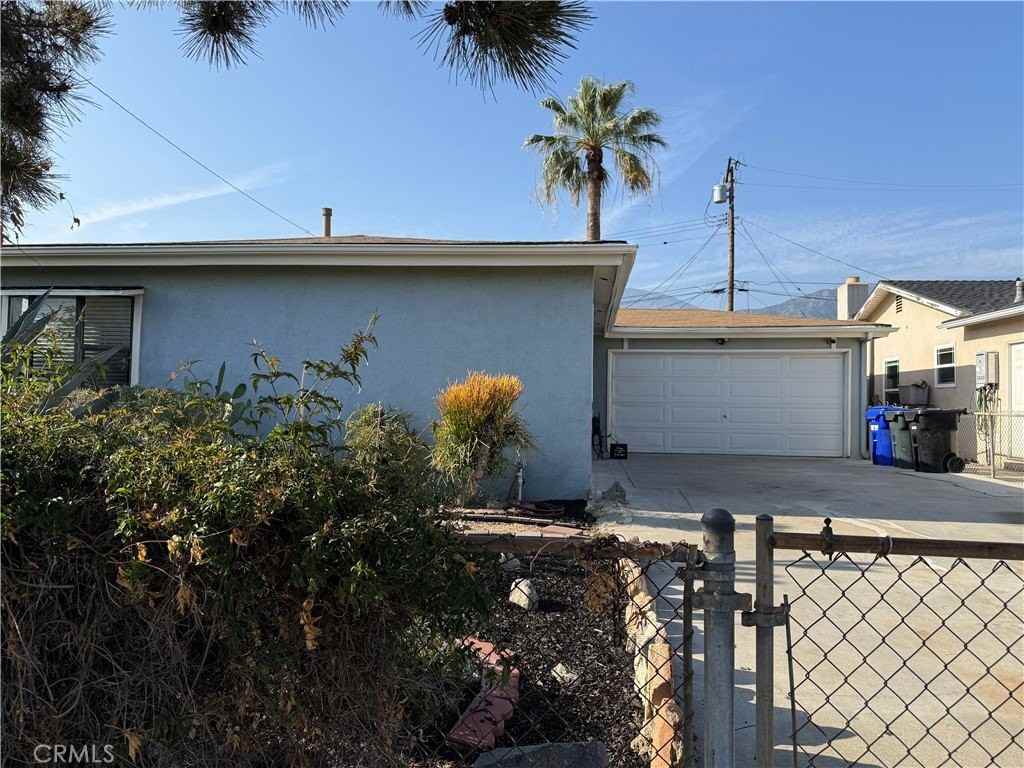 1353 Pengra St - Photo 2 of 18