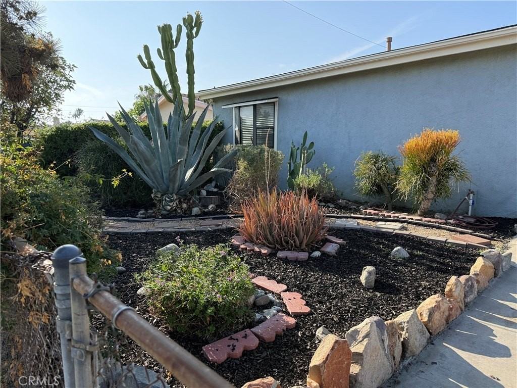 1353 Pengra St - Photo 4 of 18