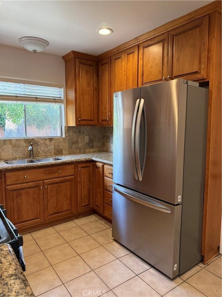 1353 Pengra St - Photo 7 of 18