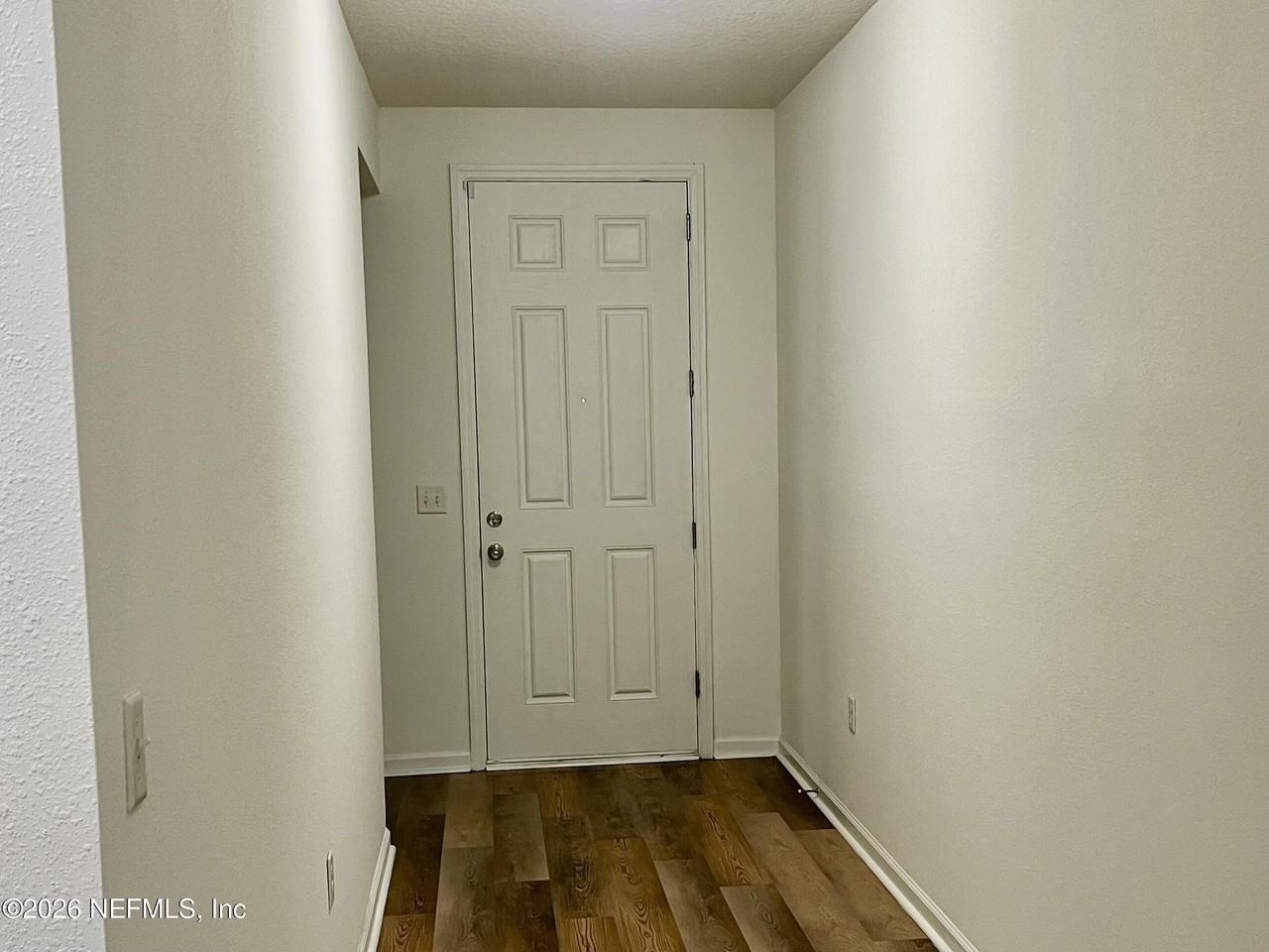 556 Worcester Ct - Photo 6 of 24