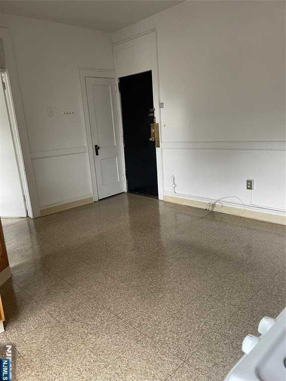 430 Lexington Ave - Photo 2 of 9
