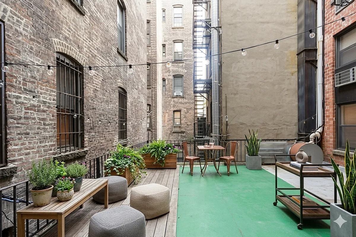 29 7th Ave S #2B