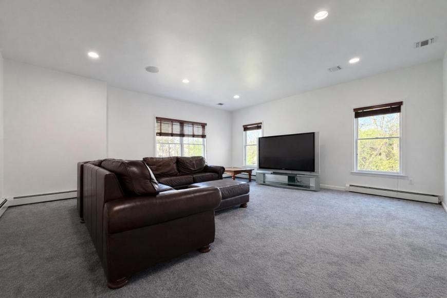 12 Fortune Way - Photo 2 of 10