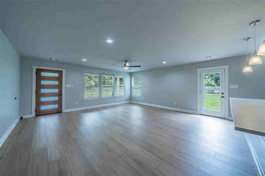 224 Patrick St - Photo 6 of 23