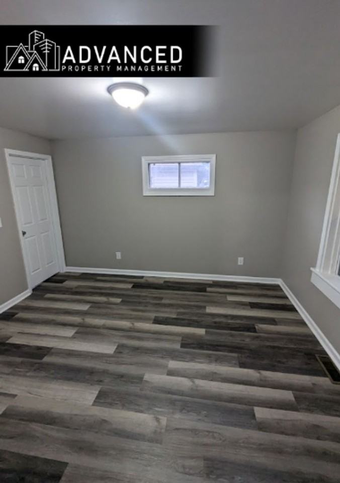 661 S 60th St - Photo 3 of 8