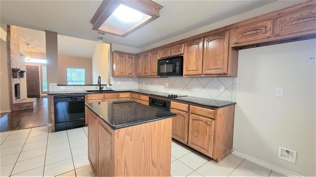 1214 E Oak St - Photo 7 of 26